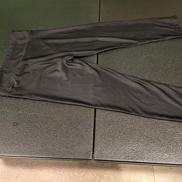 Under Armour Black Capri Leggings    Size XS - Picture 4 of 4